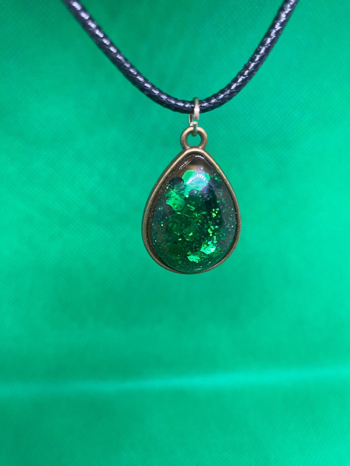 Emerald green teardrop necklace