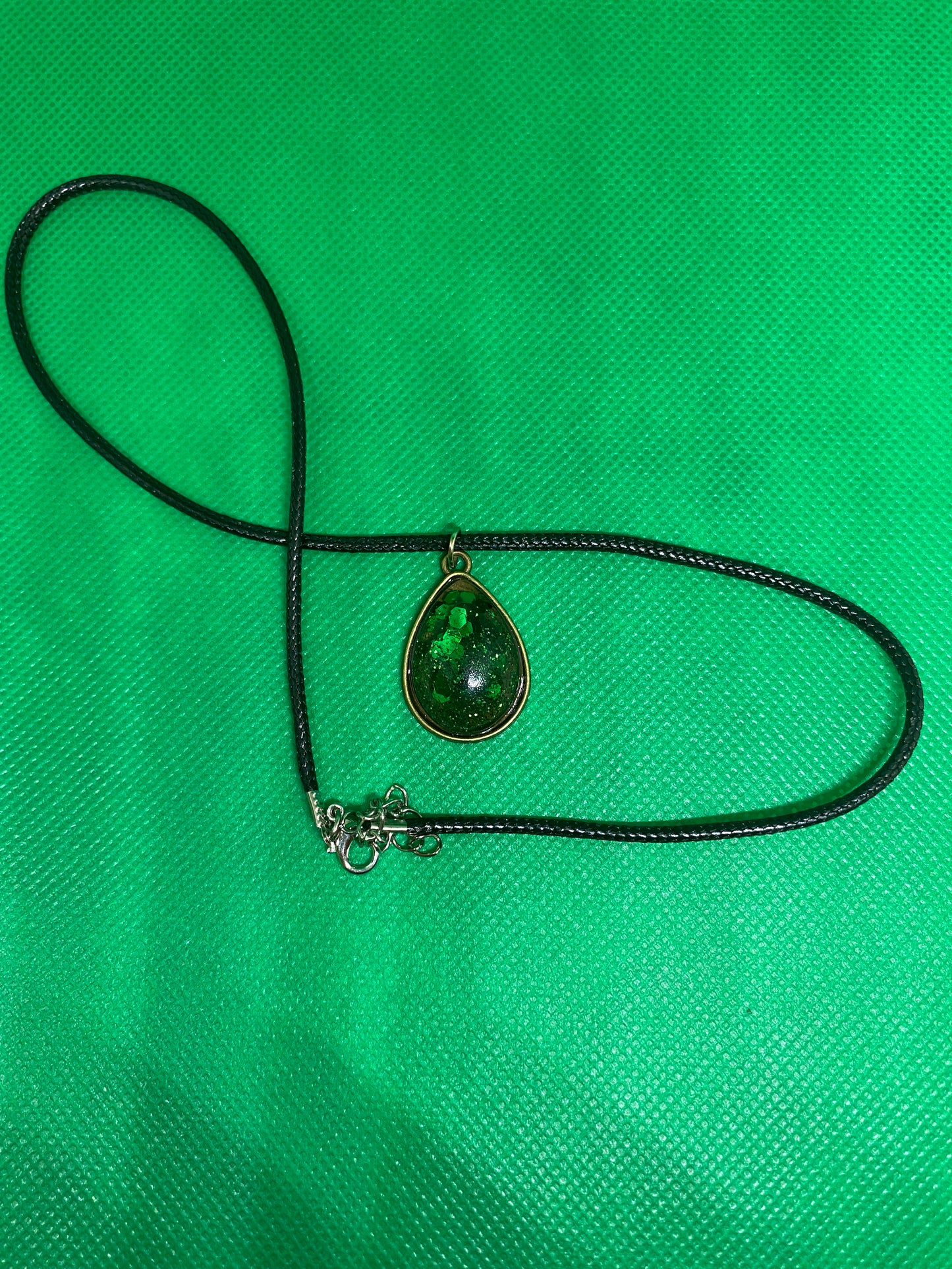 Emerald green teardrop necklace