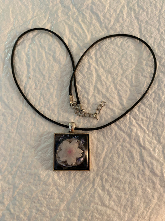 Flower necklace in a square bezel