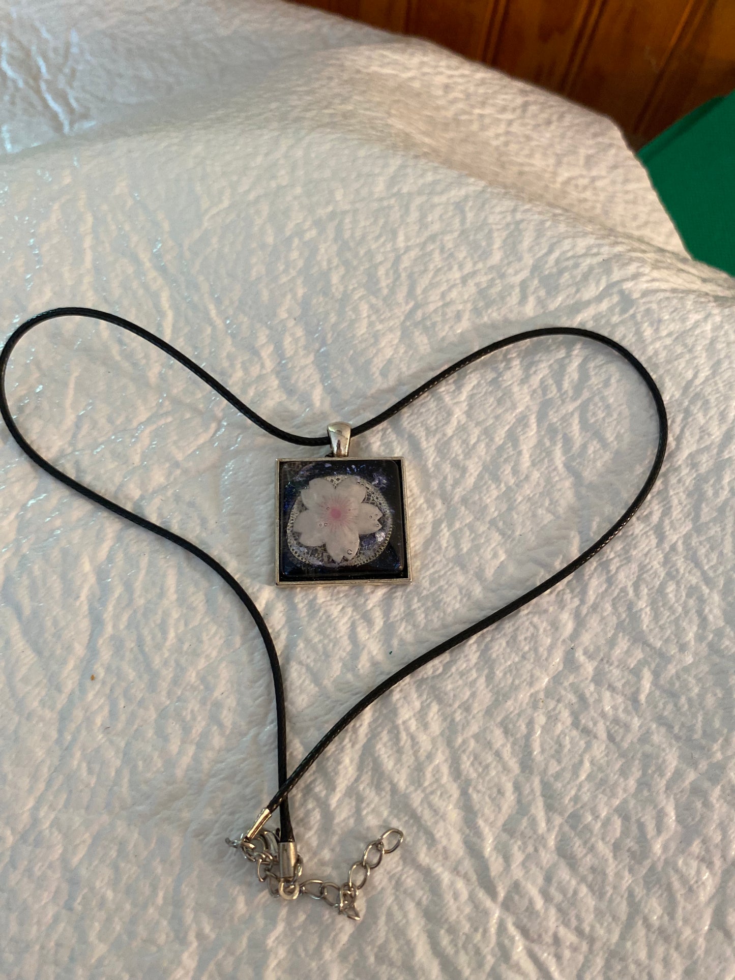 Flower necklace in a square bezel