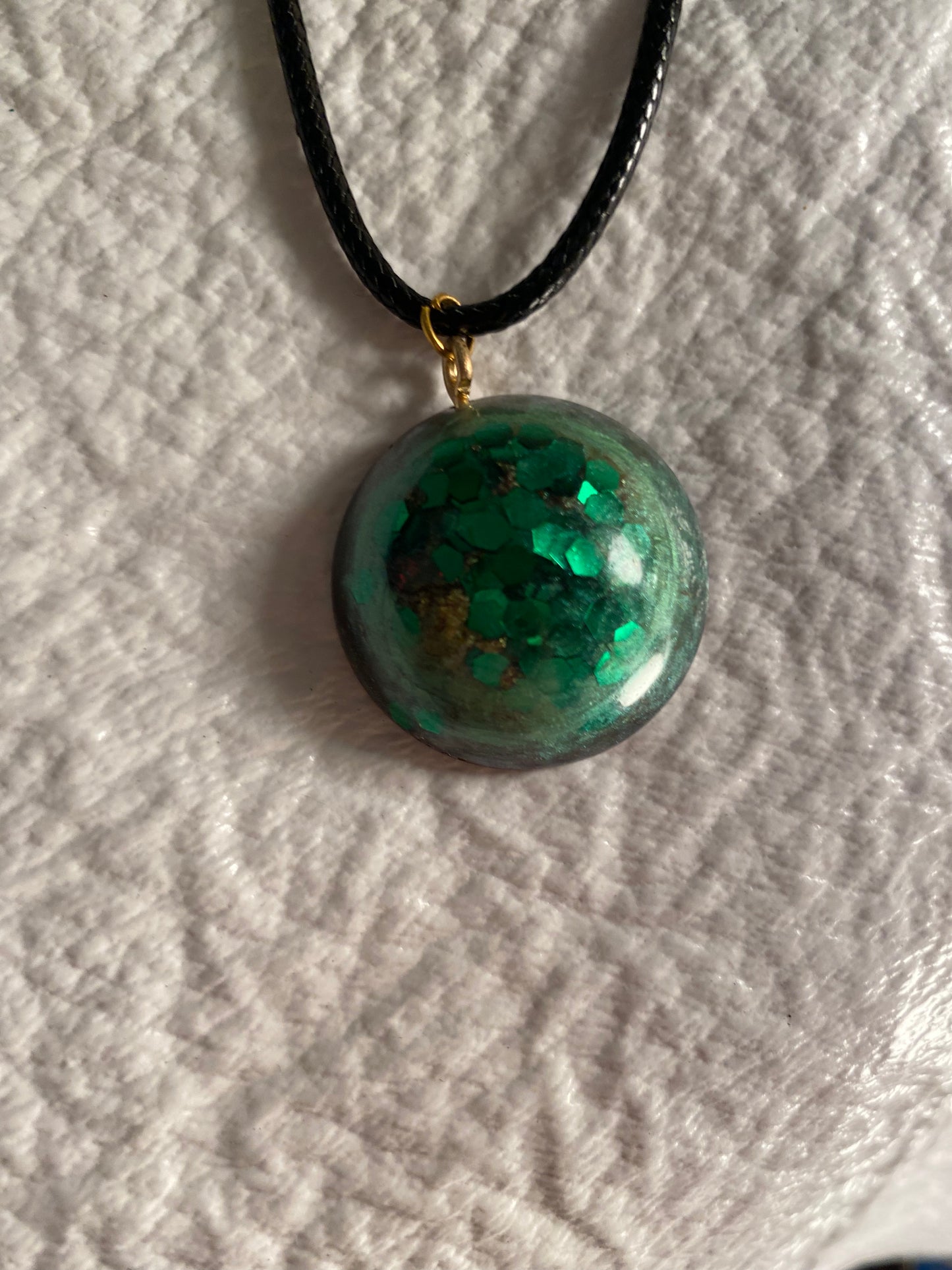 Green glitter pendant