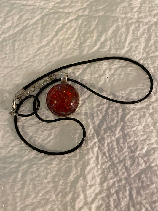 Red glitter in round bezel pendant