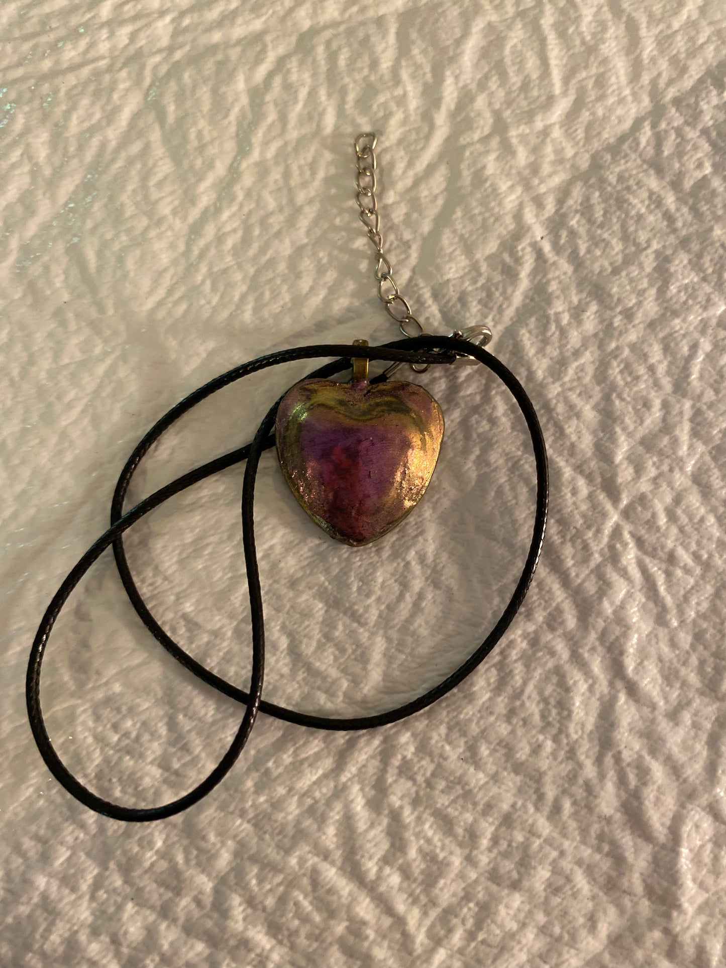 Metallic heart pendant